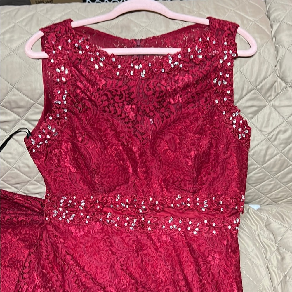 Elegant Red Sleeveless Crew Neck Maxi Dress for Weddings